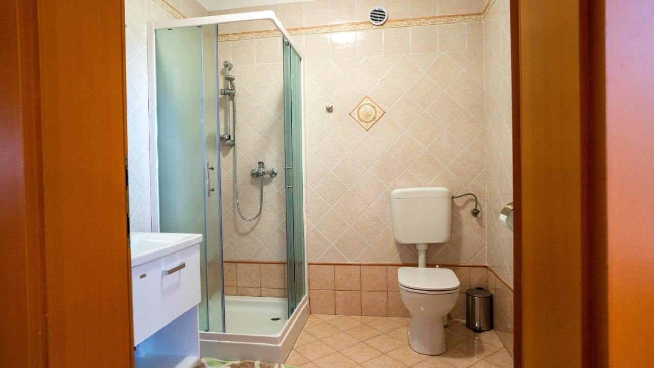 Apartma Tri Oljke Dobrovo Exterior photo